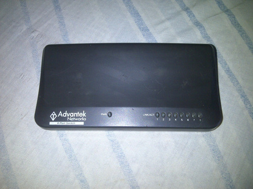 Imagen 1 de 4 de Suiche Advantek Networks De 8 Puertos Red Lan Usado