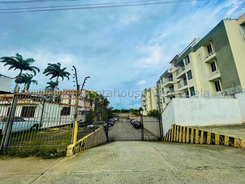 Dennymar, Vende Apartamento Espectacular En Agua Viva Cabudare Con 4 Habitaciones 4 Baños, Ubicacion Privilegiada En Optimas Condiciones Impecable! B4a28561