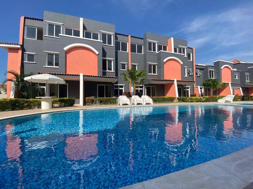 Imagen 1 de 15 de Century 21 Vende Excelente Townhouse