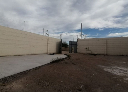 En Renta Bodega Industrial, Con Anden Y Oficinas, En La Deportistas