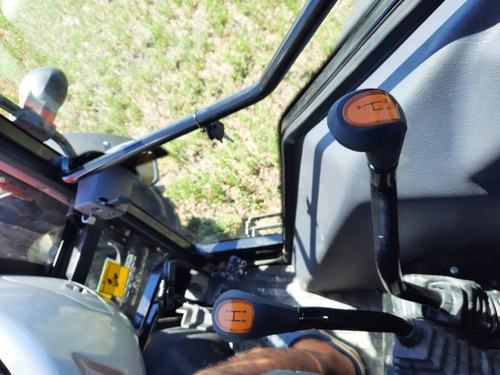 Tractor Hattat Valtra. C3080