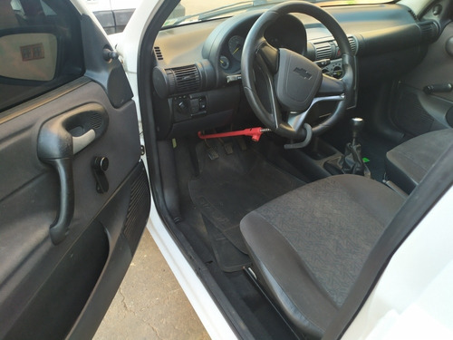Imagem 7 de 13 de Chevrolet Classic Life