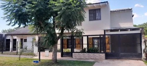 Casa En Venta - 4 Dormitorios 2 Baños - Rafael Calzada