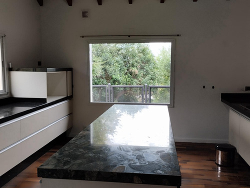 Casa En Las Sierras De Cordoba, Inmejorable Calidad De Construcción Y Distribucion De Ambientes