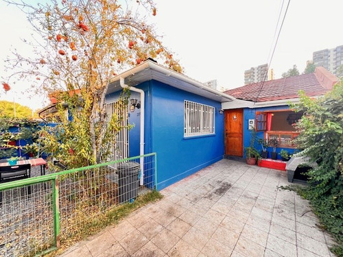 Casa En Venta De 5 Dorm. En Macul