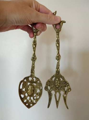 Antiguo Adorno Cuchara Y Tenedor De Bronce Labrado (Usado)