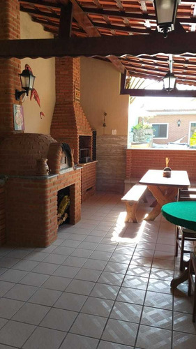 Imagem 5 de 30 de Casa 3 Qtos(2 Suítes), Sala De Estar/tv E Sala De Jantar, Área De Lazer Coberta C/churrasqueira, Forno Etc, Jardins. Edícula Com 2 Qtos Wc Cozinha, Piscina Ampla Em Curvas - Jardins $ 800.mil