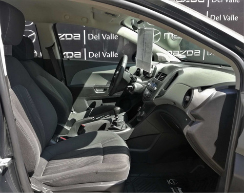 Imagen 5 de 6 de Chevrolet Sonic Paq. D Lt Std 2015