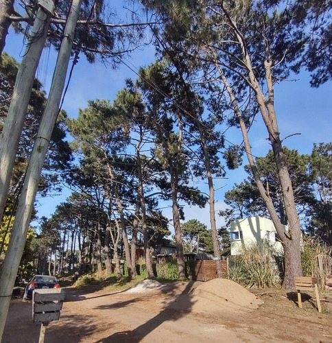 Casa En Venta - 3 Dormitorios 2 Baños - 90mts2 - Ostende