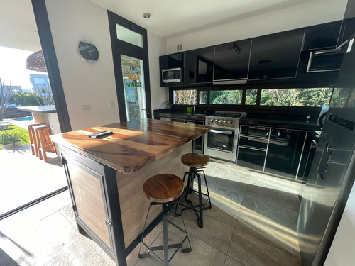 Imagen 10 de 30 de Venta Casa Al Canal Fondo Al Norte Nuevo Quilmes