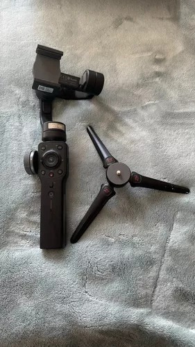 Estabilizador fotográfico Zhiyun Smooth 4 Gimbal para teléfono celular, color negro