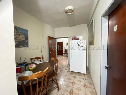 Casa Residencial Y Comercial En Venta Con Apartamento Anexo En Segundo Nivel Local Comercial A Pie De Calle Av 10 Diciembre Estef 25-7916