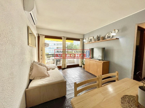 Imagen 2 de 25 de Apartamento En Venta A Una Cuadra Del Mar, Reciclado Y Con Parrillero Propio