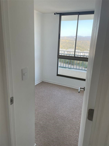 Primer Piso, Disponible Para Arriendo, Con Gc Incluido.
