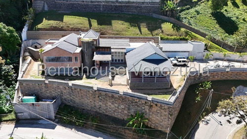 Casa En Venta En Alto Hatillo Con Imponente Vista Panorámica Al Ávila