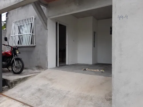 Casa Com Suíte,quarto,cozinha,área De Serviço,sala,banheiro