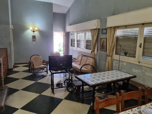 Imagen 14 de 21 de Local, 27 Esq 18 , Gran Casa Esquina Ideal Para Gastronómico O Rubro Con Gran Visibilidad !!