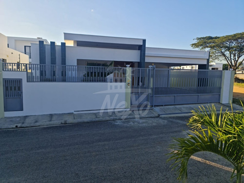 Imagen 3 de 24 de Una Casa Amplia En Un Buenresidencial, La Oportunidad Que Has Estado Esperando En Santiago (hfc-205