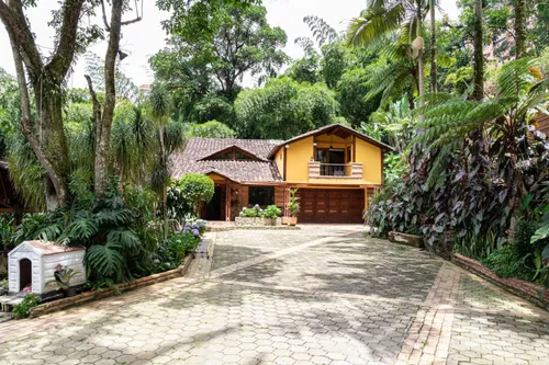 Casa En Venta En Loma Las Brujas. Cod V8340