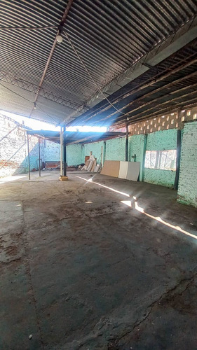 Venta Terreno/galpón Con Locales
