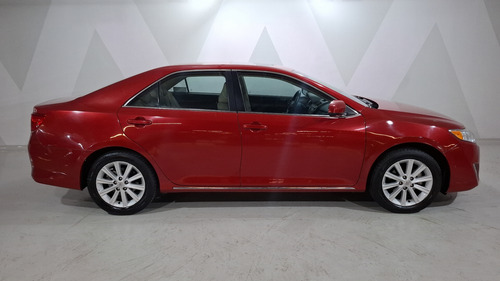 Toyota Camry 2.5 XLE L4 6AT