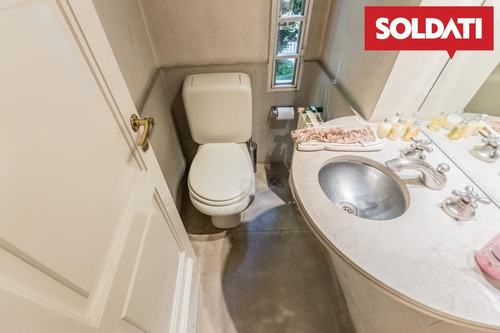 Venta - Casa 6 Ambientes - Coghlan