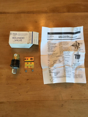  Johnson Controls V2410-8 Pneumatic 3-way Solenoid Air Val