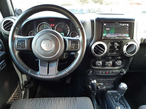 Jeep Wrangler Sahara 2011