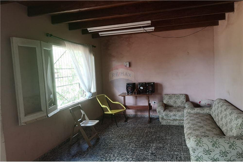 Imagen 11 de 11 de Vendo Casa En Paraguarí: 2 Habitaciones Y Un Baño.