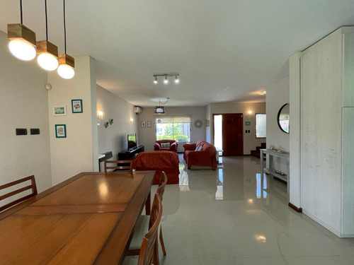 Casa A La Venta - Hurlingham- Complejo Las Fincas