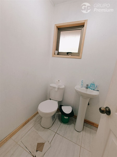 Casa En Venta De 4 Dorm. En Pucón