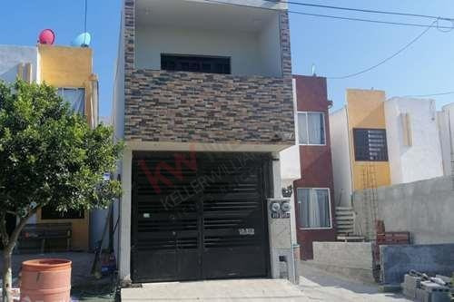 Imagen 1 de 25 de Casa Duplex En Las Bugambilias 3er Sector Totalmente Remodelada Excelentes Acabados 3 Recamaras Lista Para Habitar, Amplia Sala Comedor Concepto Abierto