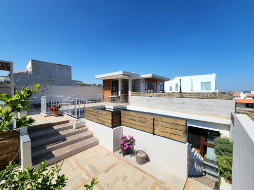 Casa Con Recámara En Primer Nivel, Jardín Central Y Roof Garden, Zibatá, Qro. Am