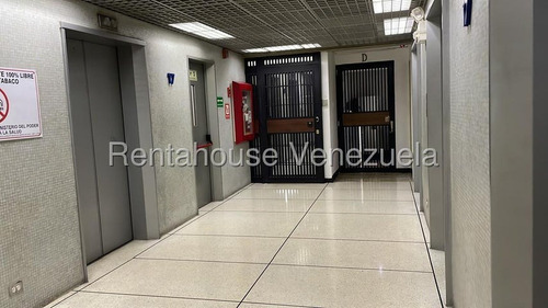 Oficina En Alquiler, En Los Caobos.