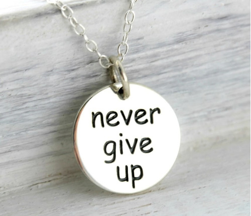 Dije Never Give Up Personalizado. Nunca Te Rindas Plata .925