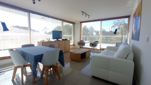 Apartamento De 1 Dormitorios En Punta Del Este Ref 6667 (ref: Atm-6667)