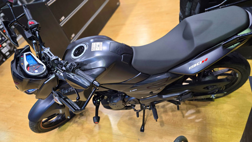 Hero Hunk 190r 2024 Con Accesorios Entrega Inmediata