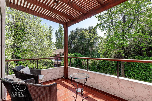 Casa En Venta De 6 Dorm. En Las Condes