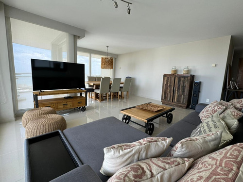 Departamento De 4 Dormitorios En Sunrise Punta Del Este - Alquiler