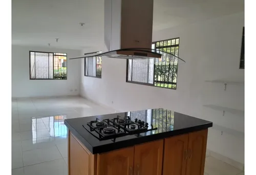 Casa Unifamiliar En Arriendo En La Ceja, Cerca Al Viva.
