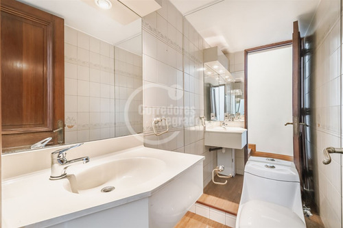 Casa En Venta De 6 Dorm. En Lo Barnechea