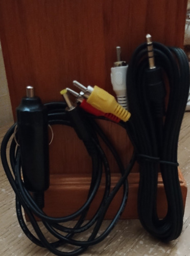 Cargador Para Encendedor De Auto Y Cables De Video 