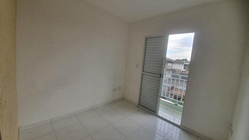 Casa Com Três Quartos Em Condominio