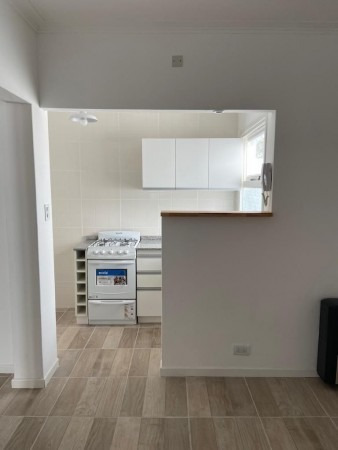 Imagen 10 de 16 de Venta De Departamento 2 Ambientes, La Perla. Reciclado