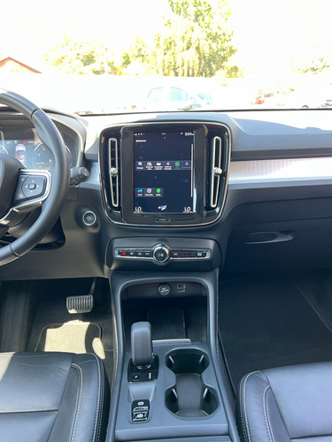 Volvo XC40 D4 Momentum Intro Car
