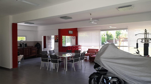 Casa En Venta - 5 Dormitorios 4 Baños - Hudson