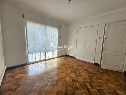 Casa En Venta 5 Dormitorios, Estar, Cercana A Metro En Ñuñoa
