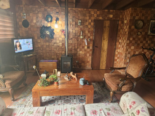 Vende Parcela Con 3 Casas. Sector Los Cisnes