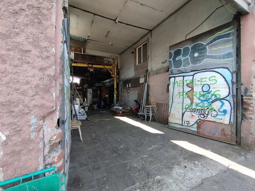 Se Vende Propiedad Comercial En Avenida Santa Rosa.