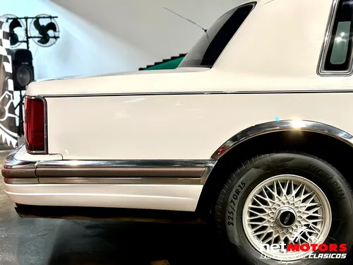 Lincoln Town Car 1990